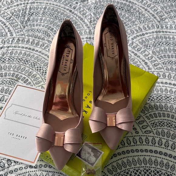 Ted Baker Blush Pink Heels with Bow Accent - Picture 2 of 8